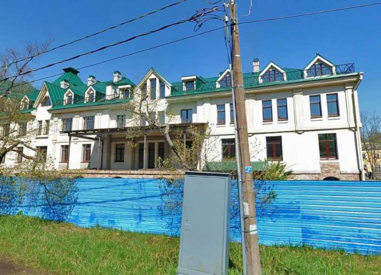 Недостроенный отель в Петергофе: Вид здания